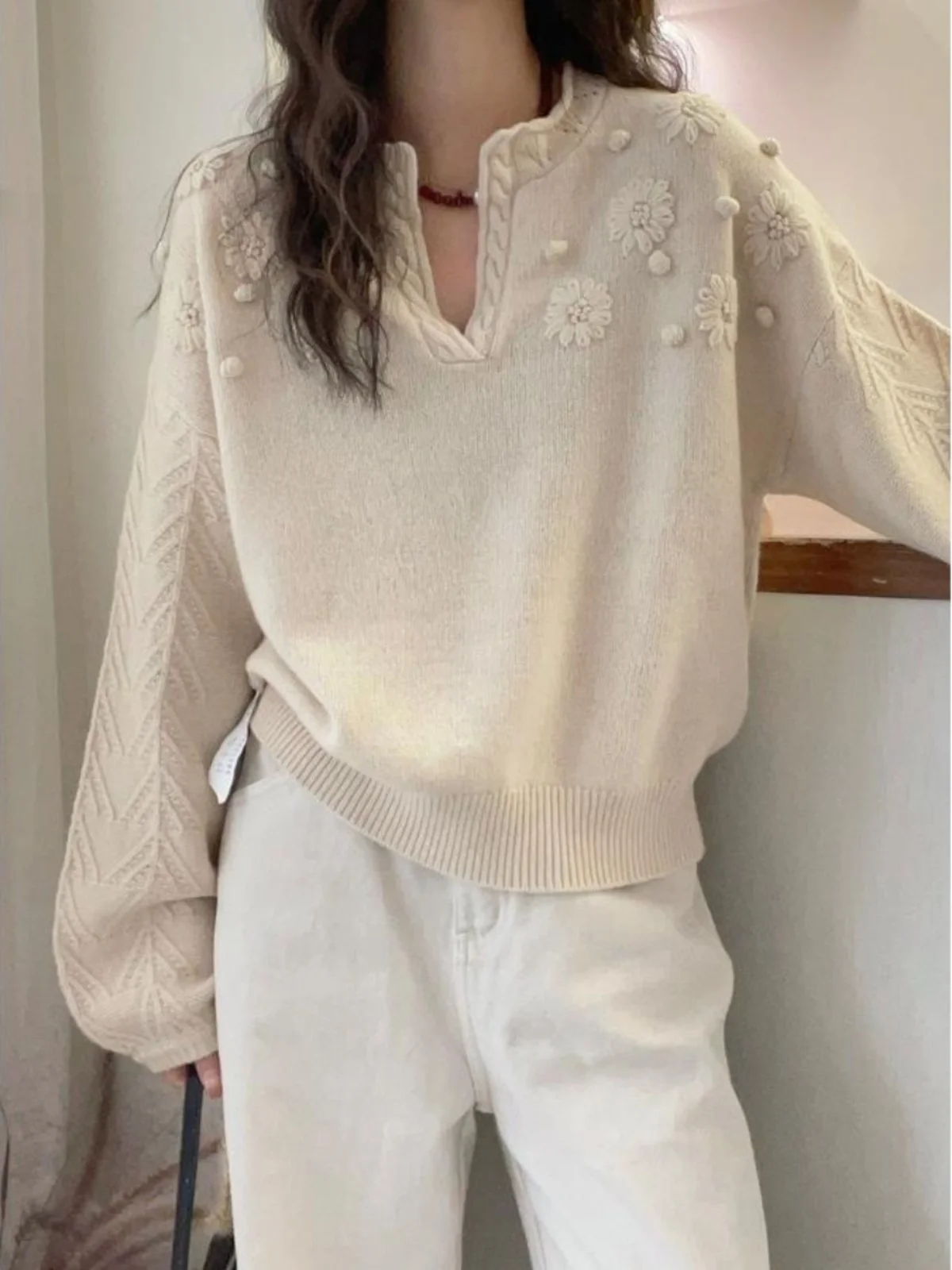 Oule Heavy Industry Women's Cashmere Knitted Sweater Loose Fashionable Autumn Wear European Style Long Sleeve V-Neck Sweater
Oule Heavy Industry Women's Cashmere Knitted Sweater Loose Fashionable Autumn Wear European Style Long Sleeve V-Neck Sweater