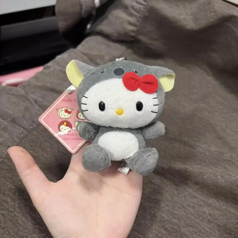 Sanrioed аниме мультфильм Hello Kittys плюшевая игрушка Ins Девочка Сердце Kawaii рюкзак Кукла кулон ювелирные изделия праздничные подарки
Sanrioed аниме мультфильм Hello Kittys плюшевая игрушка Ins Девочка Сердце Kawaii рюкзак Кукла кулон ювелирные изделия праздничные подарки