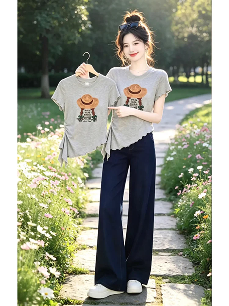 Korean Style Anti-Aging Print T-Shirt Summer Grass Hat Girl Embroidery Asymmetrical Hemline Elegance Short Sleeve Top
Korean Style Anti-Aging Print T-Shirt Summer Grass Hat Girl Embroidery Asymmetrical Hemline Elegance Short Sleeve Top