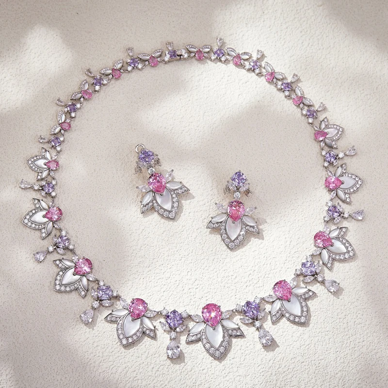 Luxury Fashion Necklace Natural Shell Flower Skirt Maple Leaves Pendant Women Gorgeous Evening Dresses Dinner Party Jewelry
Luxury Fashion Necklace Natural Shell Flower Skirt Maple Leaves Pendant Women Gorgeous Evening Dresses Dinner Party Jewelry