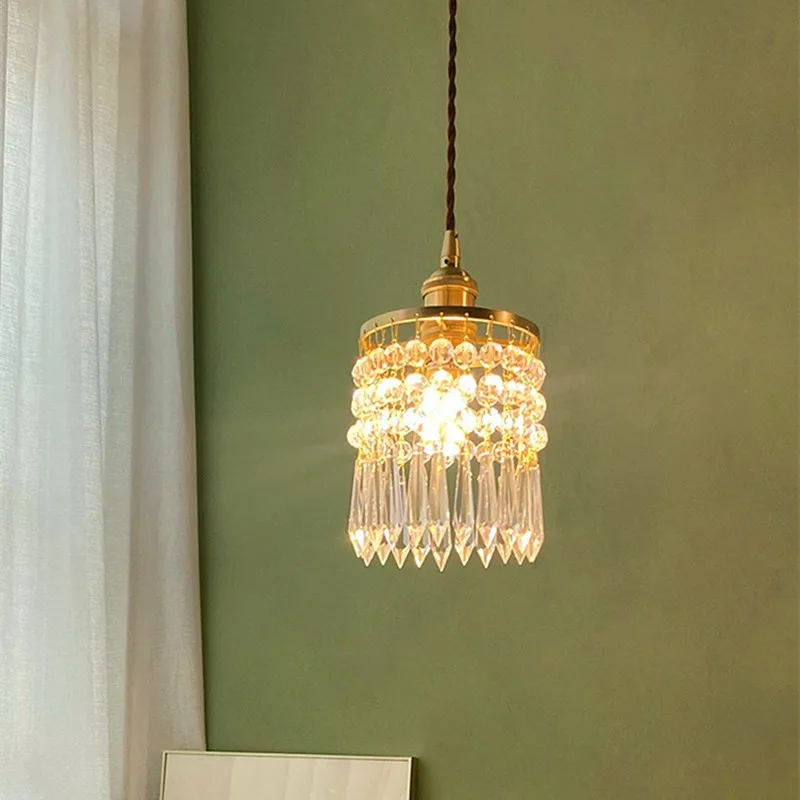 Французский свет, роскошная прикроватная тумбочка для спальни, хрустальная латунь, входной эркер, бар, ресторан, светильник, скандинавская маленькая люстра
Французский свет, роскошная прикроватная тумбочка для спальни, хрустальная латунь, входной эркер, бар, ресторан, светильник, скандинавская маленькая люстра