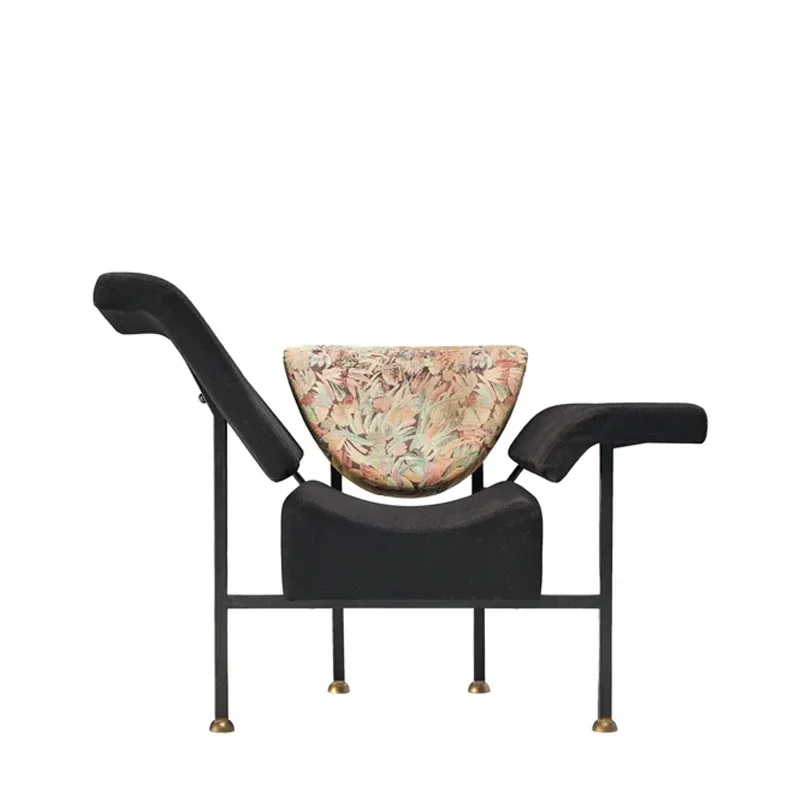 Hot salesModern Minimalist Black Backrest Armrest Lying Leisure Chair Creative Metal Foot Art Single Model Room
Hot salesModern Minimalist Black Backrest Armrest Lying Leisure Chair Creative Metal Foot Art Single Model Room