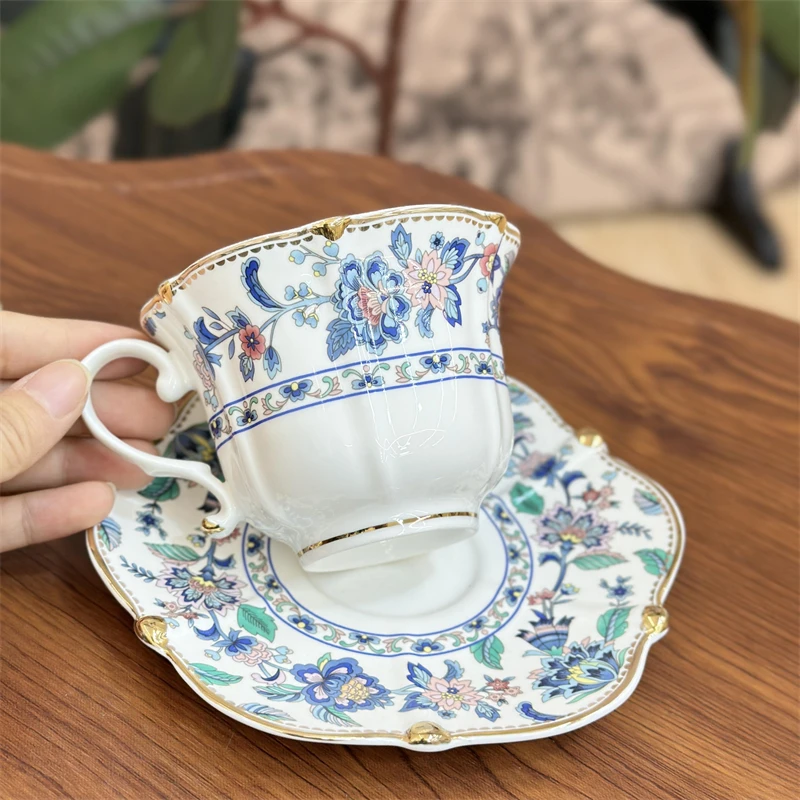 Bone china Coffee Cup and Saucer Set European high-end Gilded Ceramic Afternoon Tea Set for Women and Tea Parties
Bone china Coffee Cup and Saucer Set European high-end Gilded Ceramic Afternoon Tea Set for Women and Tea Parties