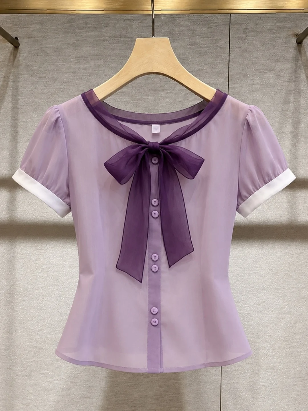 Elegant Color Block Belted Lightweight Summer Shirt Ultra Stylish Chiffon Top Whitening Reducing Ageing Women's Fashion
Elegant Color Block Belted Lightweight Summer Shirt Ultra Stylish Chiffon Top Whitening Reducing Ageing Women's Fashion