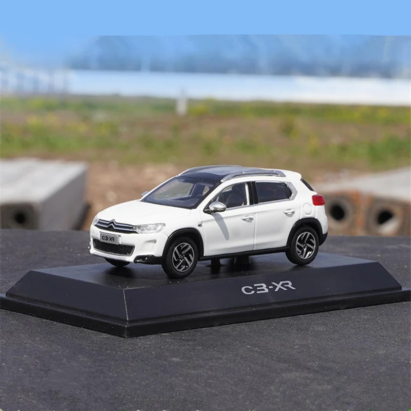 Модель автомобиля Citroen C3-XR SUV из сплава, модель литая, модель модели автомобиля, миниатюрная коллекция в масштабе, детская игрушка, подарок, 1/43
Модель автомобиля Citroen C3-XR SUV из сплава, модель литая, модель модели автомобиля, миниатюрная коллекция в масштабе, детская игрушка, подарок, 1/43