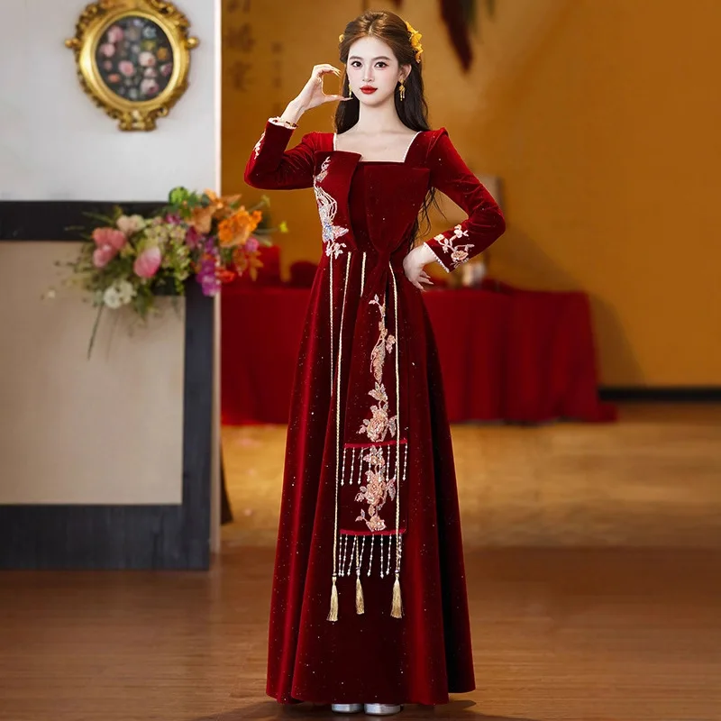 New Chinese Style Wedding Party Dress Bride's Toast Clothes Elegant Temperament Long Cheongsam Plus Size Engagement Gown Qipao
New Chinese Style Wedding Party Dress Bride's Toast Clothes Elegant Temperament Long Cheongsam Plus Size Engagement Gown Qipao