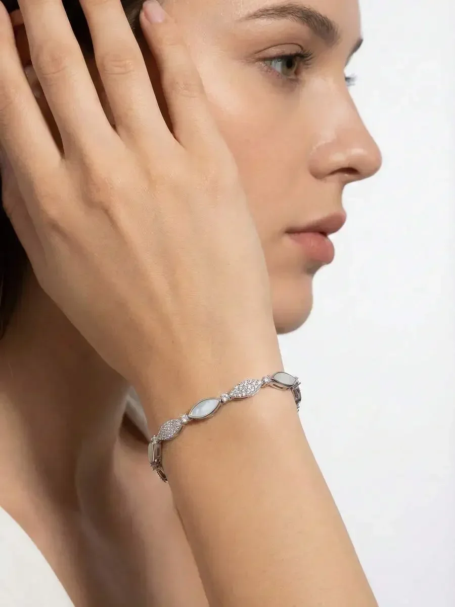 Elegant Cubic Zirconia Horse Eye Design Bracelet For Women Wedding Party
Elegant Cubic Zirconia Horse Eye Design Bracelet For Women Wedding Party