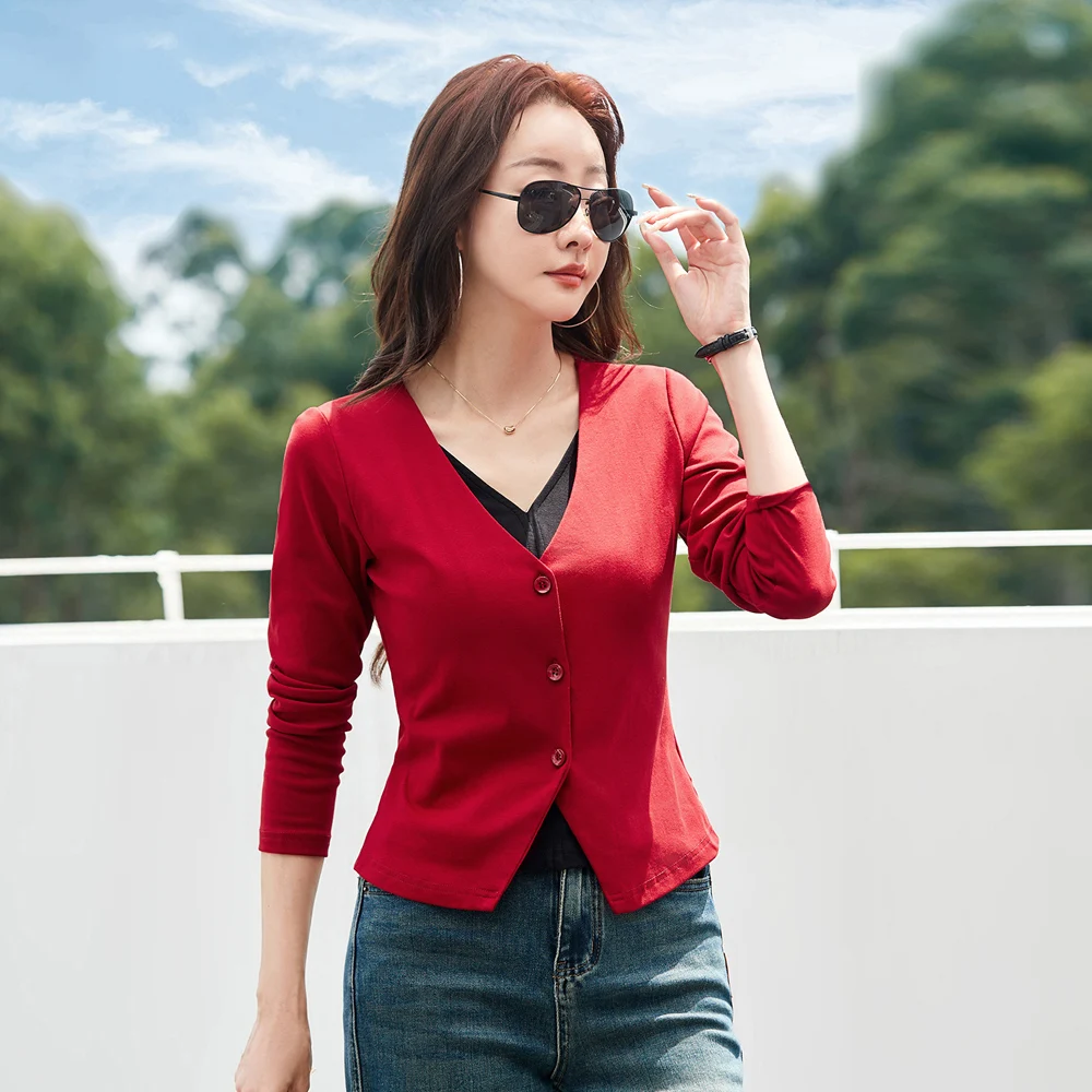 European style fake two piece long sleeved T-shirt for women's autumn new high-end cotton fashion plus button V-neck casual top
European style fake two piece long sleeved T-shirt for women's autumn new high-end cotton fashion plus button V-neck casual top