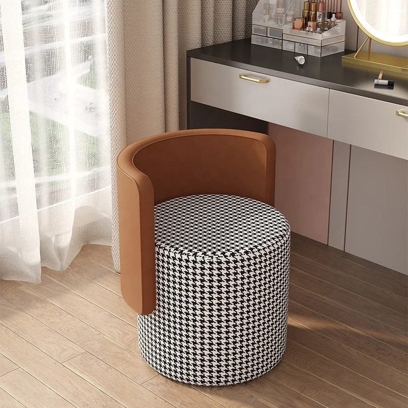 Роскошный высококачественный табурет для спальни, простой современный дизайн с подголовником, кресло для макияжа для главной спальни, для домашнего использования
Роскошный высококачественный табурет для спальни, простой современный дизайн с подголовником, кресло для макияжа для главной спальни, для домашнего использования