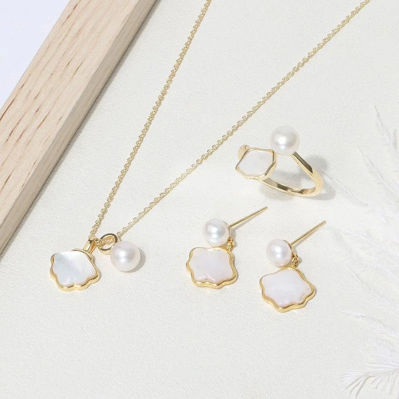 Shell Pearl Pendant Necklace Ring Earrings Three-piece Set Women's Personalized Daily Accessories Party Jewelry Birthday Gifts
Shell Pearl Pendant Necklace Ring Earrings Three-piece Set Women's Personalized Daily Accessories Party Jewelry Birthday Gifts