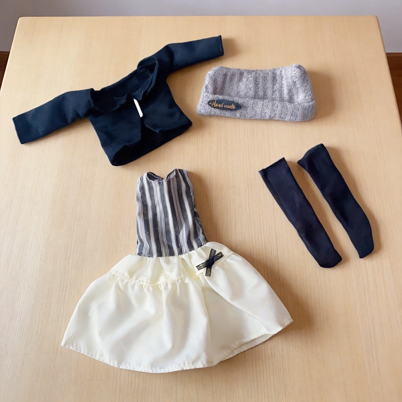 Striped Dress Outfit with Knit Cat Ear Hat 30cm 1/6 BJD Clothes Set Black Shirt Knee Socks Kawaii Doll Fashion Cute Style
Striped Dress Outfit with Knit Cat Ear Hat 30cm 1/6 BJD Clothes Set Black Shirt Knee Socks Kawaii Doll Fashion Cute Style