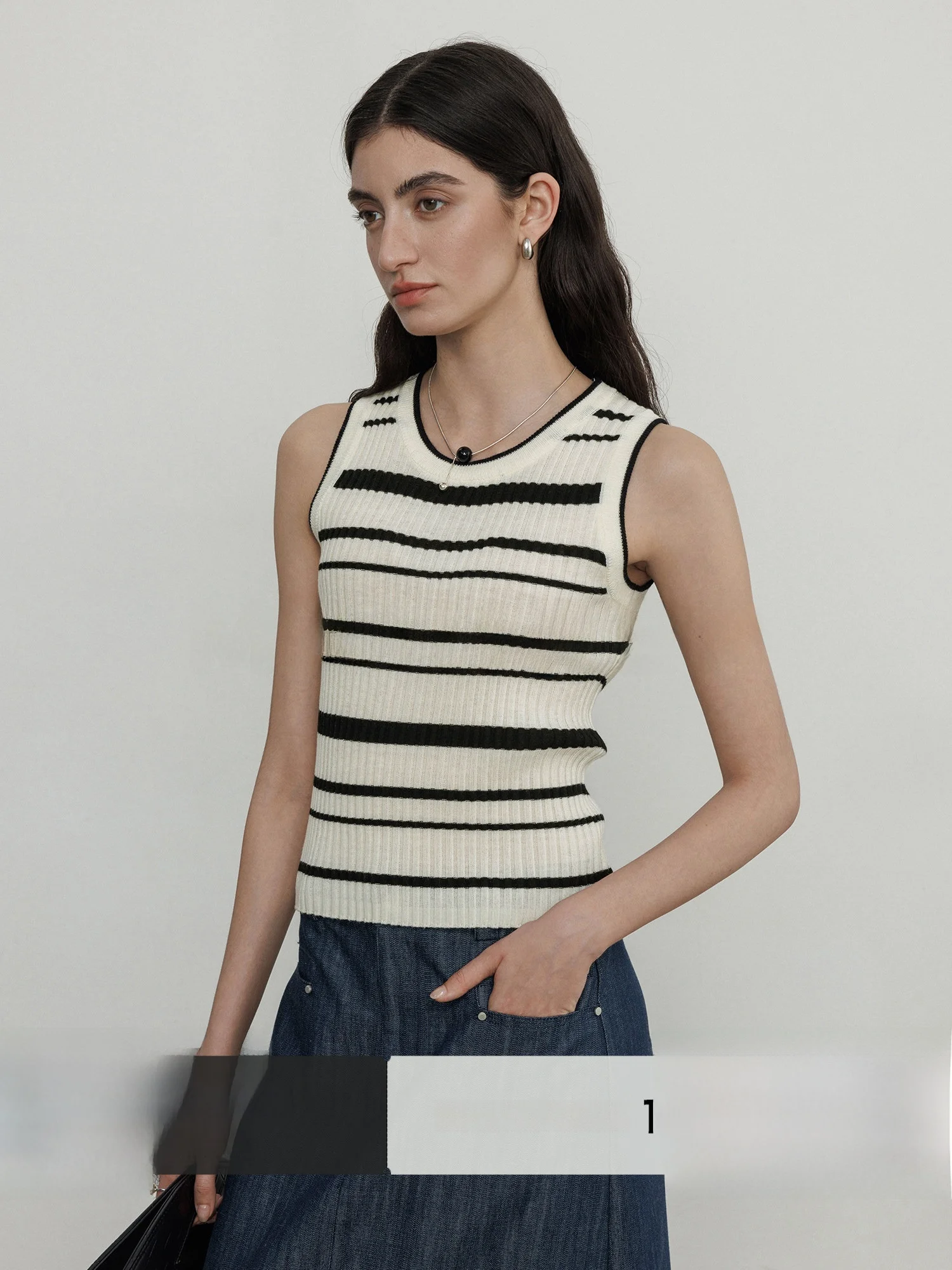 Slim Fit Knitted Vest Women's Summer round Neck Sleeveless Inner Wear Top Striped Strapless High End Feeling Casual Fashion
Slim Fit Knitted Vest Women's Summer round Neck Sleeveless Inner Wear Top Striped Strapless High End Feeling Casual Fashion