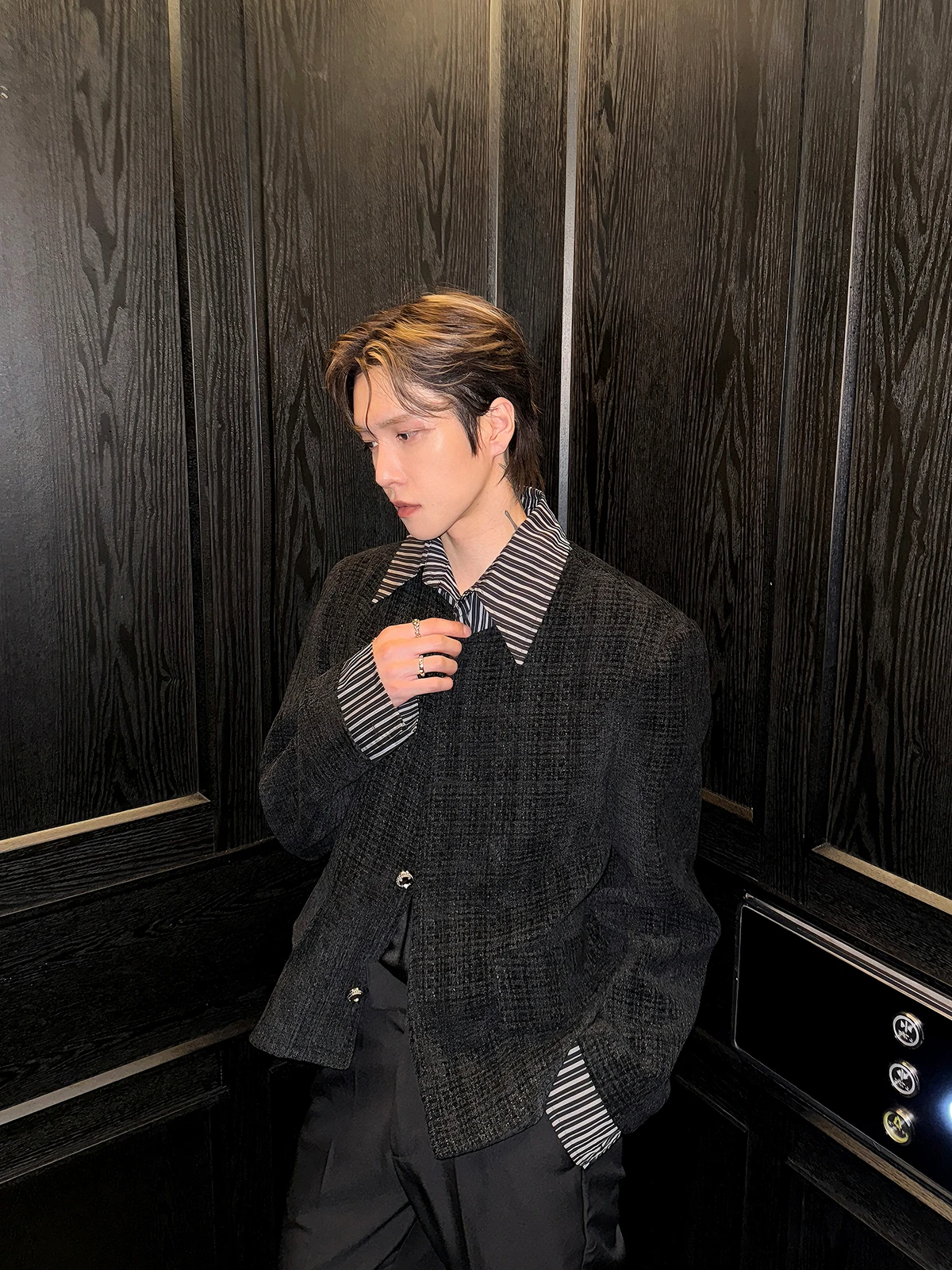 Мужская модная осенне-зимняя куртка-жакет Lantern Noodle в стиле лоу-фэшн с цветовыми блоками, имитация двухслойности, высококачественная шерстяная, в стиле «маленький аромат»
Мужская модная осенне-зимняя куртка-жакет Lantern Noodle в стиле лоу-фэшн с цветовыми блоками, имитация двухслойности, высококачественная шерстяная, в стиле «маленький аромат»