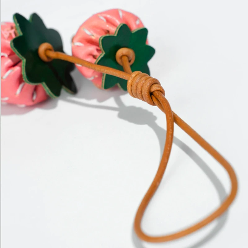 New pure hand sewn high-end feel, top layer cowhide leather, strawberry bag pendant, rearview mirror pendant, keychain accessory
New pure hand sewn high-end feel, top layer cowhide leather, strawberry bag pendant, rearview mirror pendant, keychain accessory
