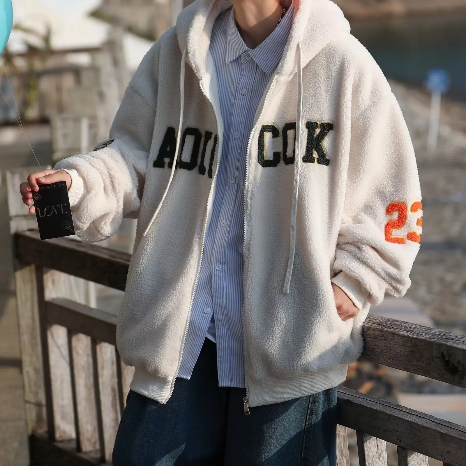 Плюшевая куртка из ягненка, мужская осенне-зимняя флисовая хлопковая куртка, теплая и модная брендовая красивая мужская толстая хлопковая куртка
Плюшевая куртка из ягненка, мужская осенне-зимняя флисовая хлопковая куртка, теплая и модная брендовая красивая мужская толстая хлопковая куртка