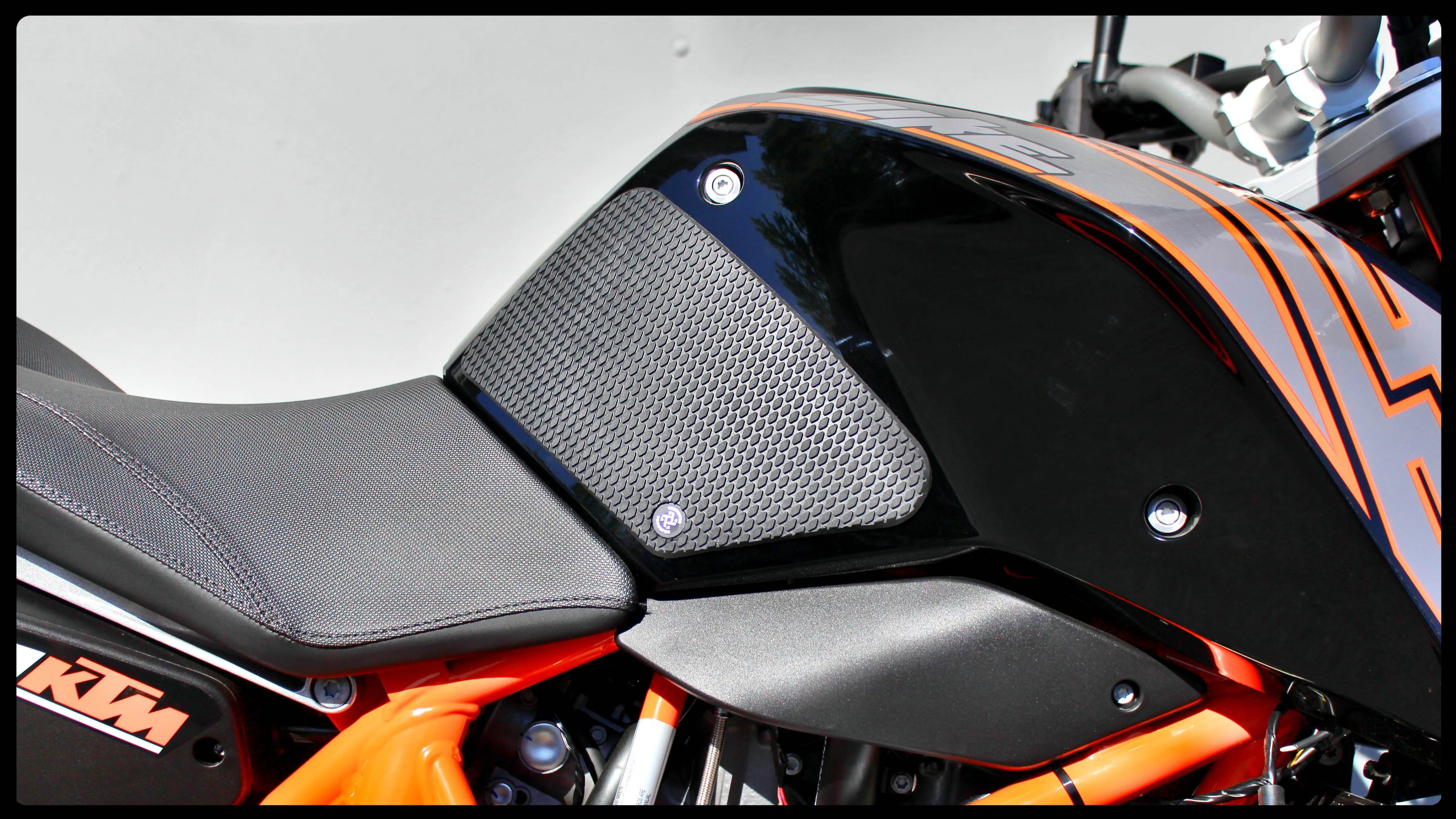 For KTM DUKE Motorcycle 690 2012-2018 2019 2020 DUKE 690 Decals Motorcycle Anti Slip Tank Pad Stickers 690 DUKE Protection
For KTM DUKE Motorcycle 690 2012-2018 2019 2020 DUKE 690 Decals Motorcycle Anti Slip Tank Pad Stickers 690 DUKE Protection