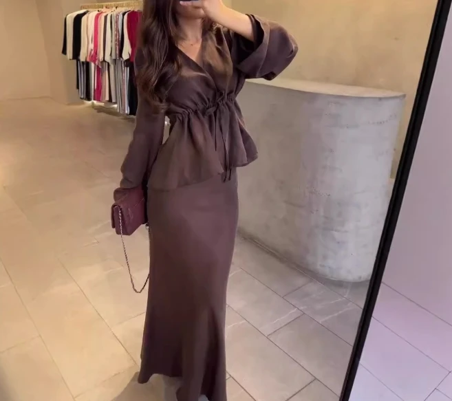 Sexy Elegant Solid Color Drawstring Slim Fit Long Sleeved Top Elegant Long Skirt Set 2025 Autumn Winter New Fashion Casual
Sexy Elegant Solid Color Drawstring Slim Fit Long Sleeved Top Elegant Long Skirt Set 2025 Autumn Winter New Fashion Casual