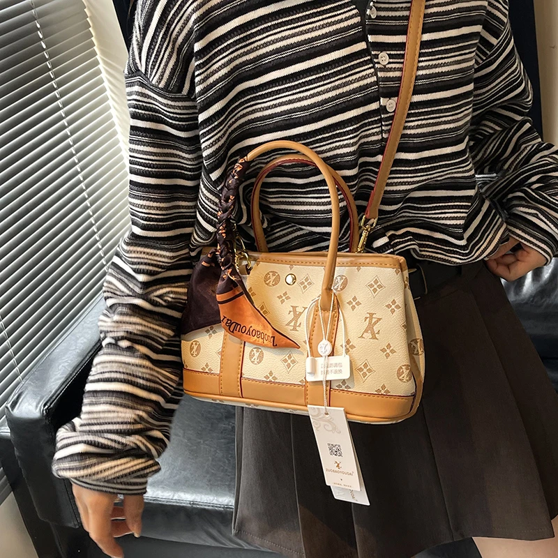 Luxury Style Shoulder Bag Classics Design Zipper Crossbody Bag Women's Tote Satchel Work Bag For Office
Luxury Style Shoulder Bag Classics Design Zipper Crossbody Bag Women's Tote Satchel Work Bag For Office