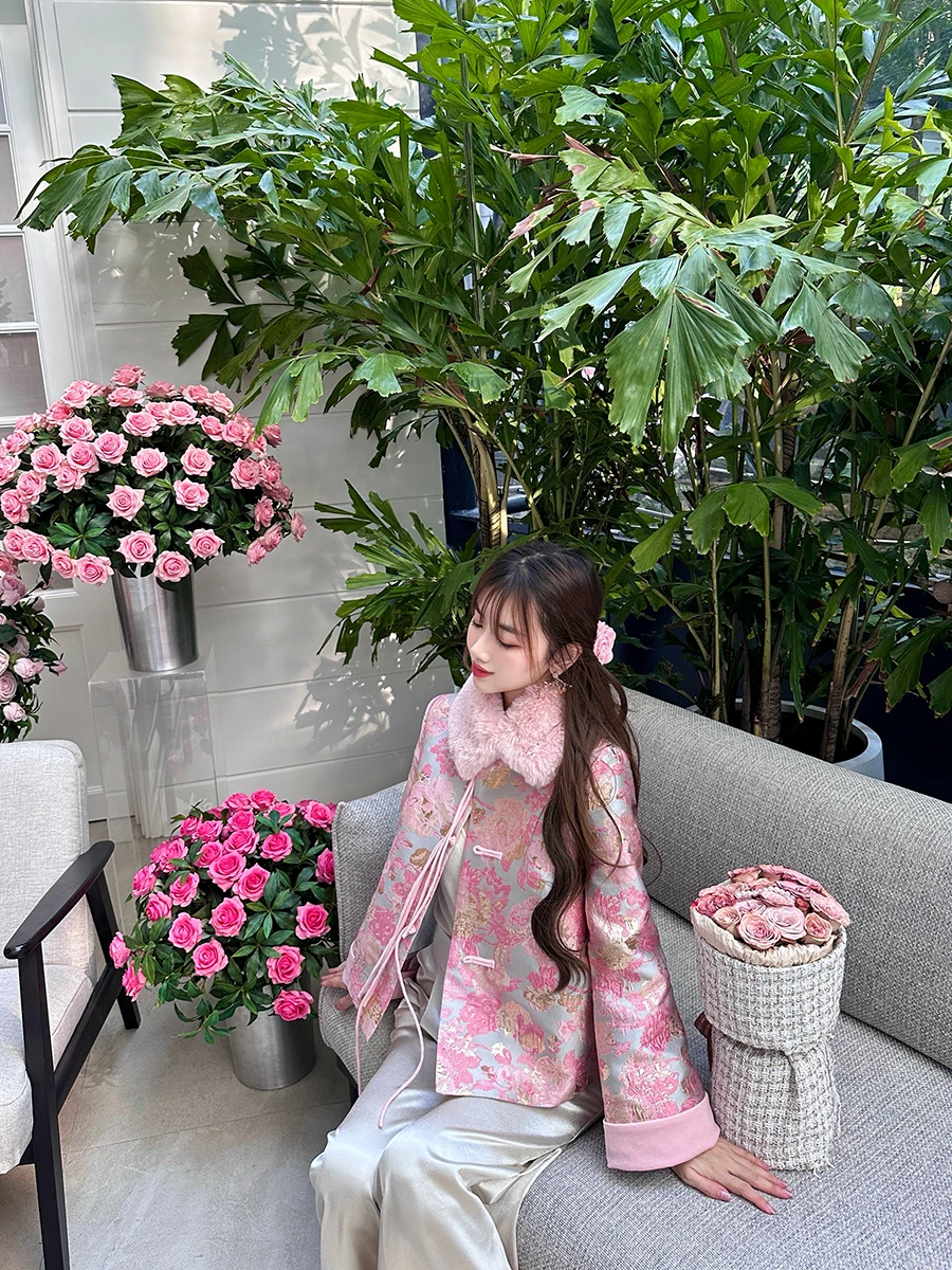 Оригинальная антивозрастная куртка Ninfa с розовой вышивкой и съемным меховым воротником, новогодняя хлопковая куртка свободного кроя с длинными рукавами
Оригинальная антивозрастная куртка Ninfa с розовой вышивкой и съемным меховым воротником, новогодняя хлопковая куртка свободного кроя с длинными рукавами