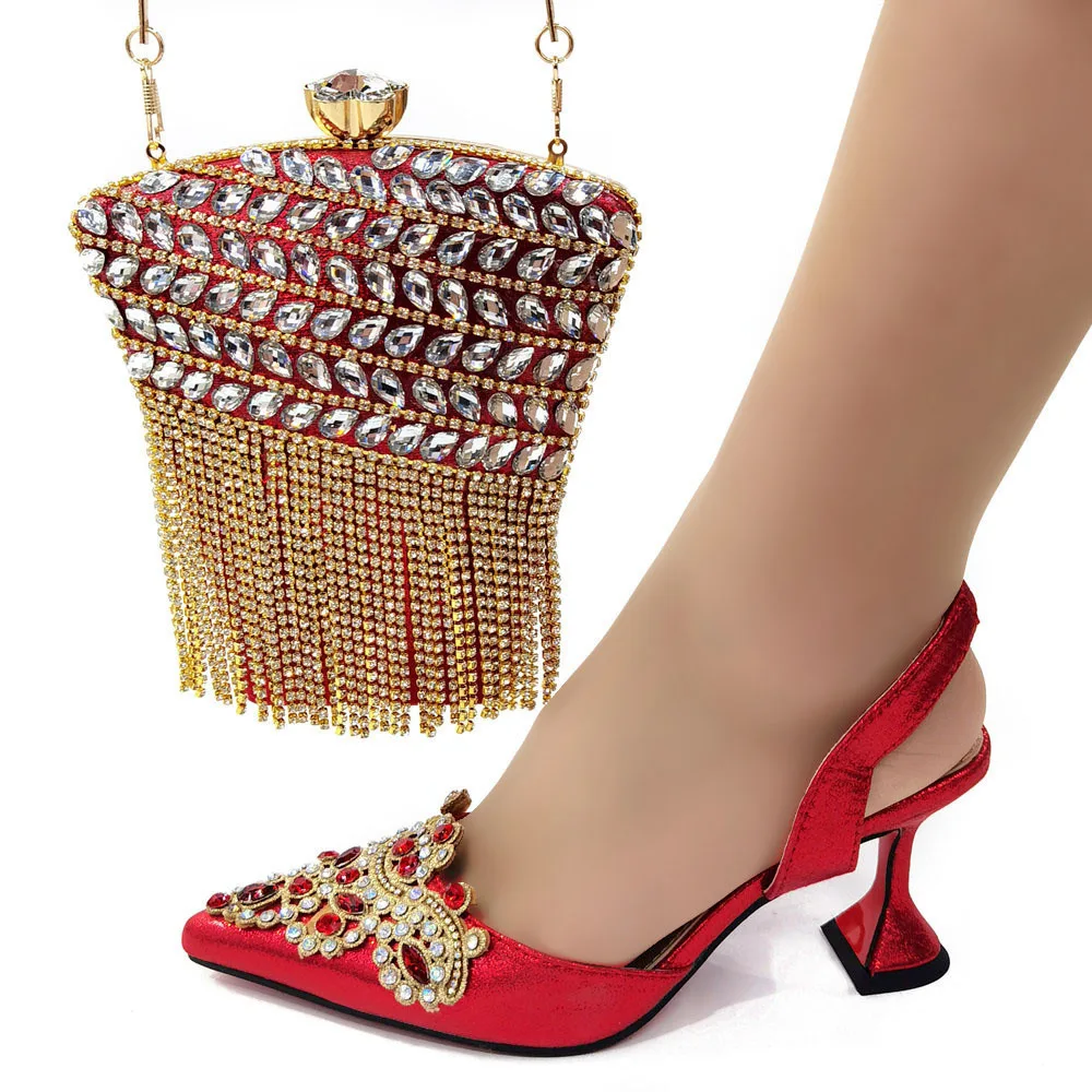 Shoe and Set Combination Japanese Wedding Pointed Shoes with Diamond Fringed Clutch Bag Mini Crossbody Bag with Rhinestone Chain
Shoe and Set Combination Japanese Wedding Pointed Shoes with Diamond Fringed Clutch Bag Mini Crossbody Bag with Rhinestone Chain