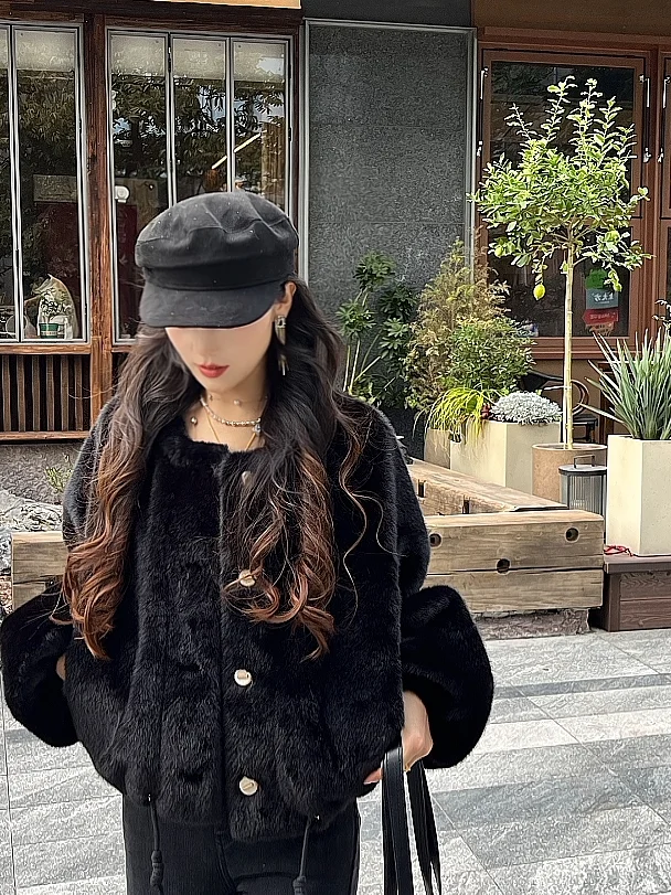 Теплое пушистое женское пальто с круглым вырезом, на шнуровке, повседневное, утепленное, с длинными рукавами, из полиэфирного волокна, осень-зима, новинка
Теплое пушистое женское пальто с круглым вырезом, на шнуровке, повседневное, утепленное, с длинными рукавами, из полиэфирного волокна, осень-зима, новинка