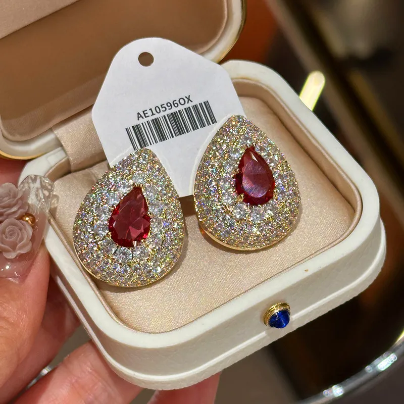 New Water Zircon Earrings Have Fashion Luxurious Temperament
New Water Zircon Earrings Have Fashion Luxurious Temperament