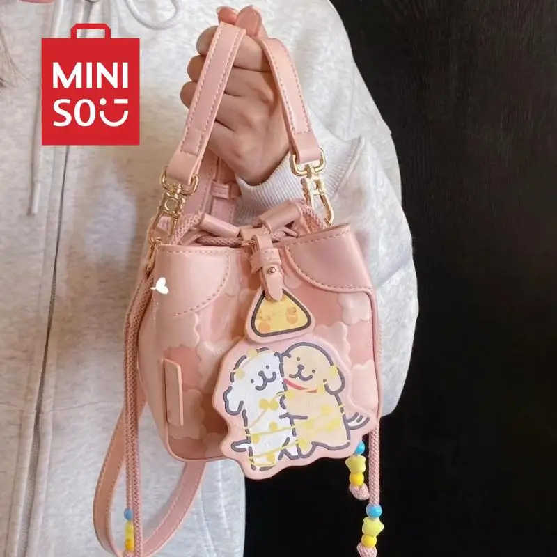 MINISO Kawaii Anime Line Dog 2024 New Dog Repair Patch Bucket Bag Single Shoulder Girl Heart Crossbody Bag Mobile Bag Small Bag
MINISO Kawaii Anime Line Dog 2024 New Dog Repair Patch Bucket Bag Single Shoulder Girl Heart Crossbody Bag Mobile Bag Small Bag