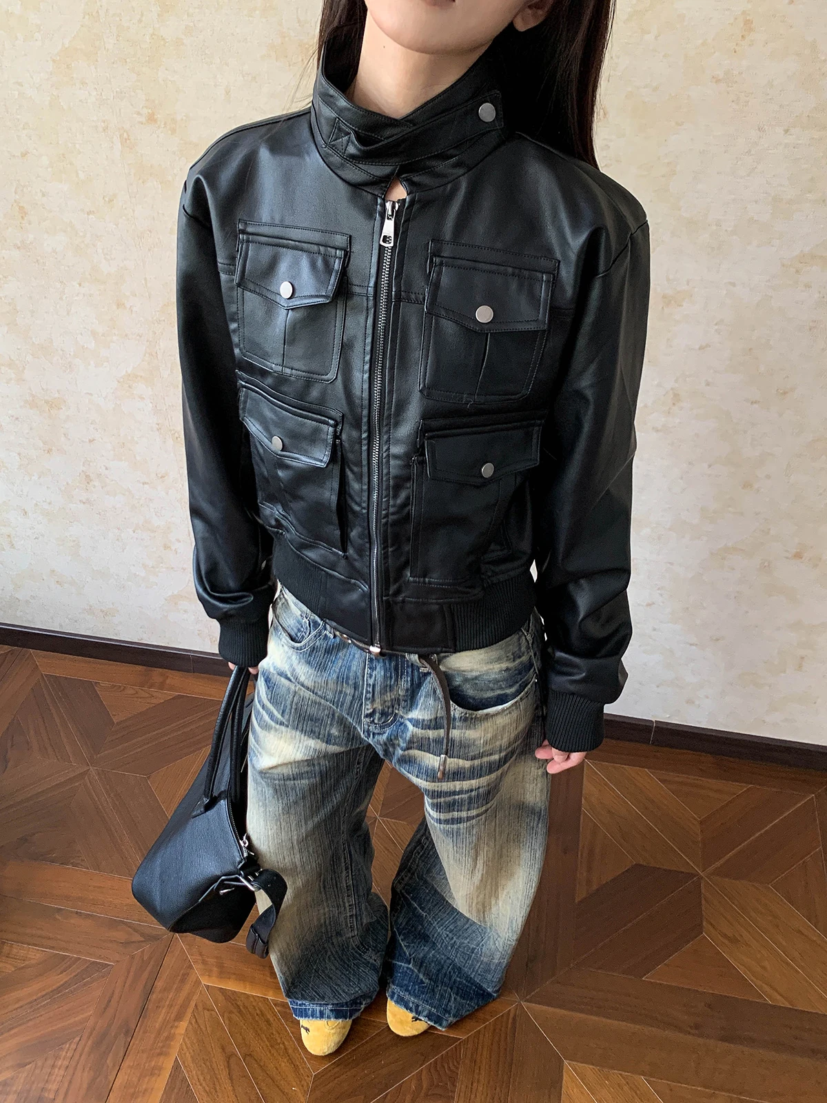 Женская куртка-косуха из искусственной кожи в американском стиле с воротником-стойкой, ретро, модная, молодежная, повседневная верхняя одежда
Женская куртка-косуха из искусственной кожи в американском стиле с воротником-стойкой, ретро, модная, молодежная, повседневная верхняя одежда