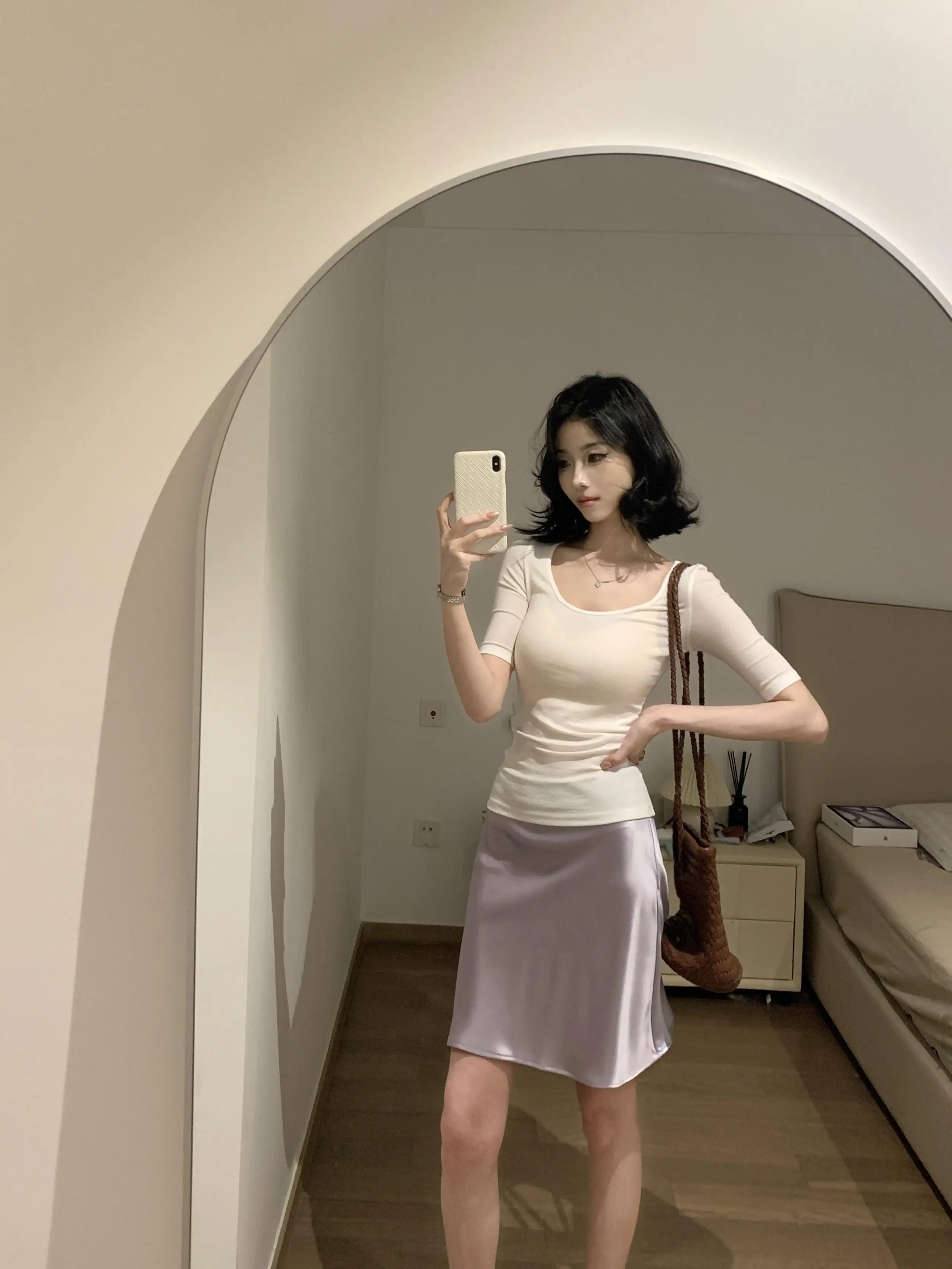 Fashionable Satin Two-Piece Set Simple Color Women's T-Shirt High Waist Skirt Summer Sleeve Length Midi Skirt
Fashionable Satin Two-Piece Set Simple Color Women's T-Shirt High Waist Skirt Summer Sleeve Length Midi Skirt