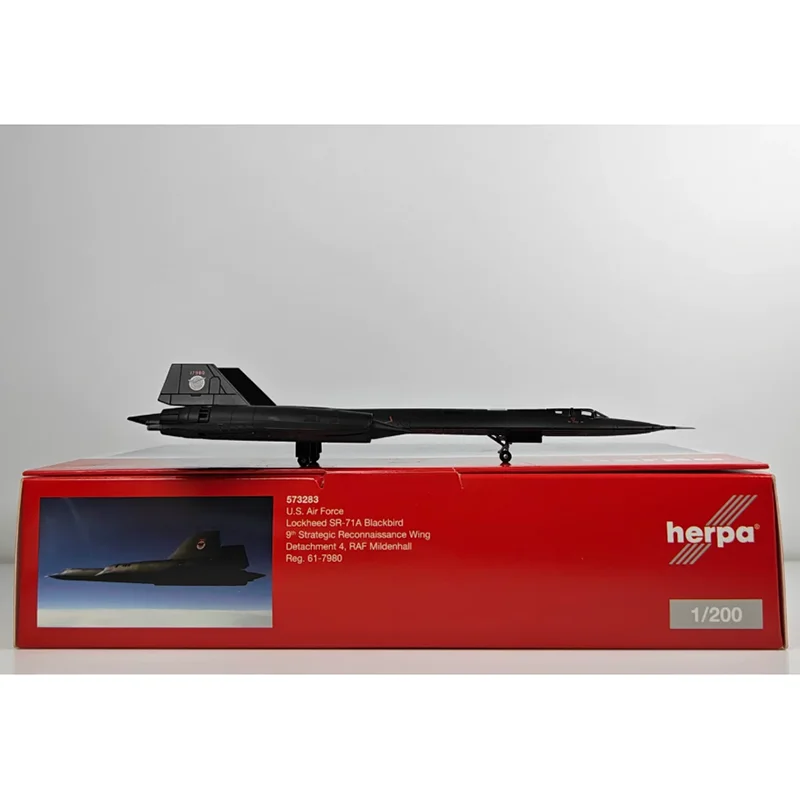 Herpa 1/200 Scale US Air Force Blackbird Reconnaissance Aircraft SR-71A 61-7980 573283 Die-cast Collectible Aircraft Model
Herpa 1/200 Scale US Air Force Blackbird Reconnaissance Aircraft SR-71A 61-7980 573283 Die-cast Collectible Aircraft Model