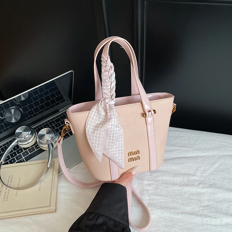 Fashionable Designer Clutch Bag Elegant With Paris Fashion Letter Logo Unique Vintage For Women Best Show
Fashionable Designer Clutch Bag Elegant With Paris Fashion Letter Logo Unique Vintage For Women Best Show