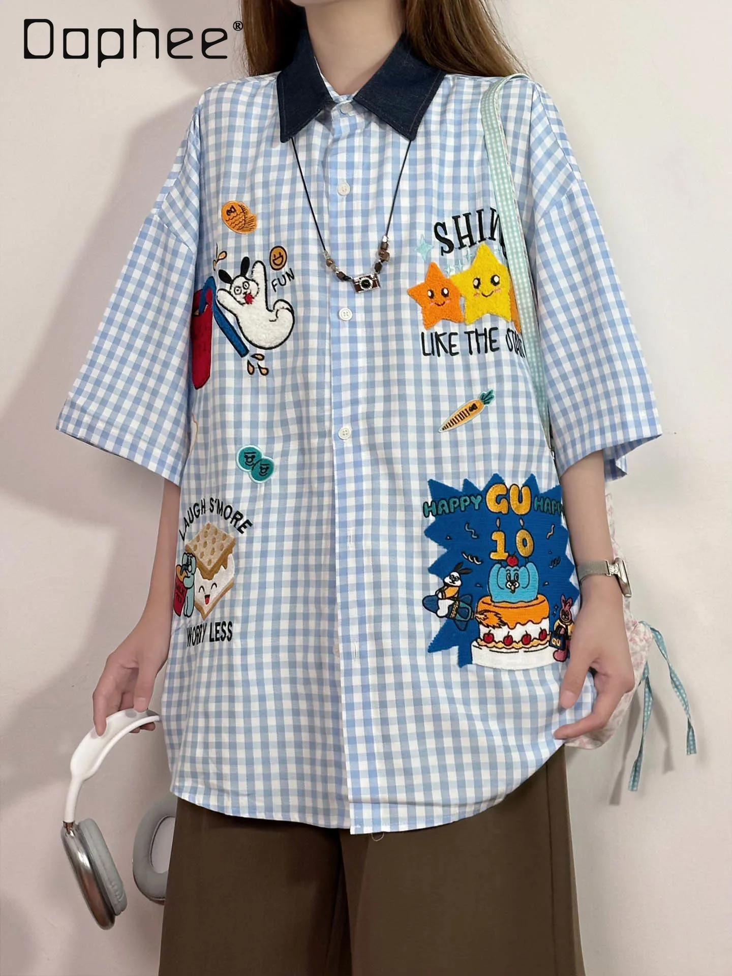 Retro Plaid Splicing Contrasting Color Short-sleeved Shirt Female Cartoon Childlike Embroidered Top 2025 Summer New Blue Shirt
Retro Plaid Splicing Contrasting Color Short-sleeved Shirt Female Cartoon Childlike Embroidered Top 2025 Summer New Blue Shirt