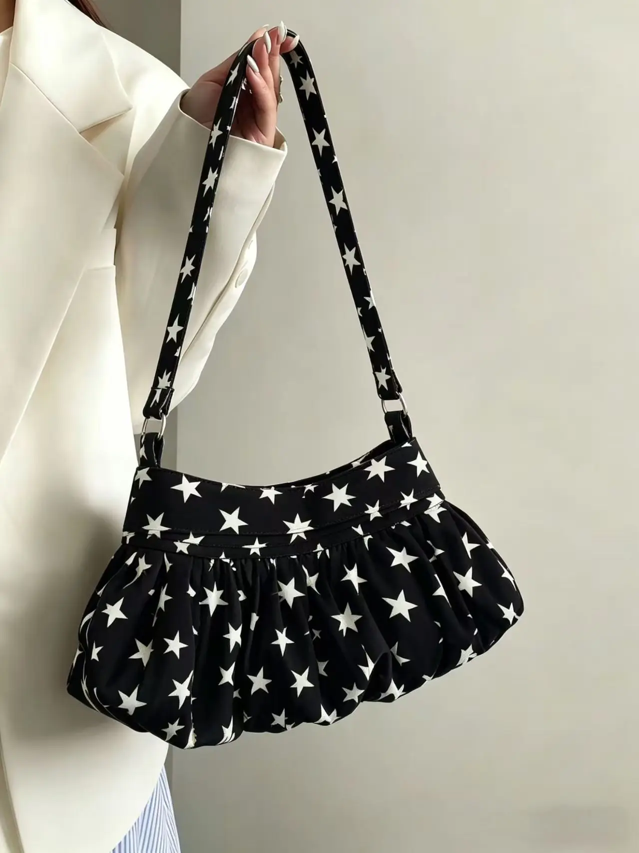 2026 New Star Print Pleated Shoulder Bag Women Korean Ins Style Niche Design Tote Bags Fashion Commuter Y2k Handbags and Purses
2026 New Star Print Pleated Shoulder Bag Women Korean Ins Style Niche Design Tote Bags Fashion Commuter Y2k Handbags and Purses