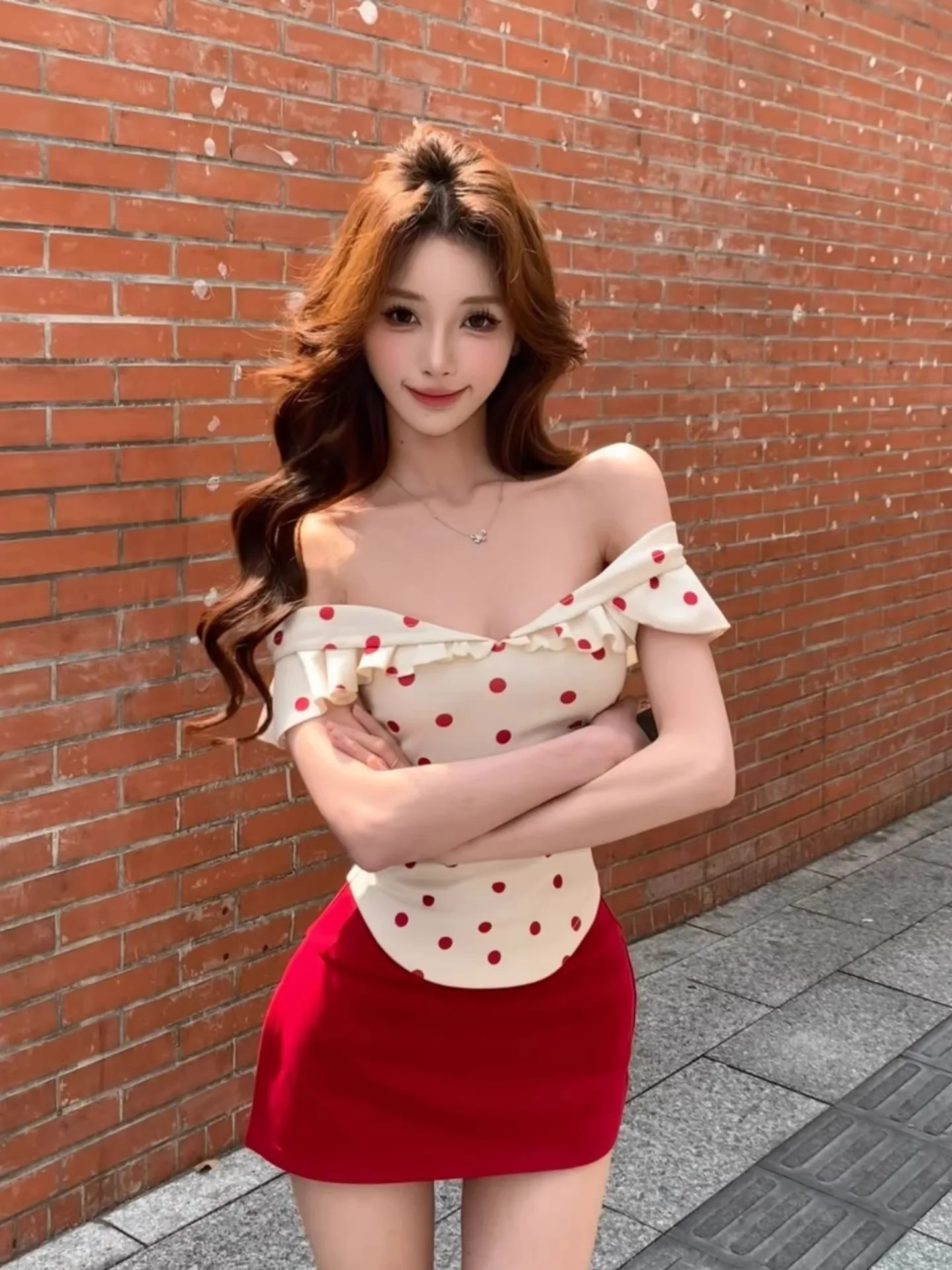 Sexy Spicy Girl Summer Outfit Women's Beautiful Polka Dot One Shoulder Top And Halter Skirt Set Breathable Polyester Fabric
Sexy Spicy Girl Summer Outfit Women's Beautiful Polka Dot One Shoulder Top And Halter Skirt Set Breathable Polyester Fabric