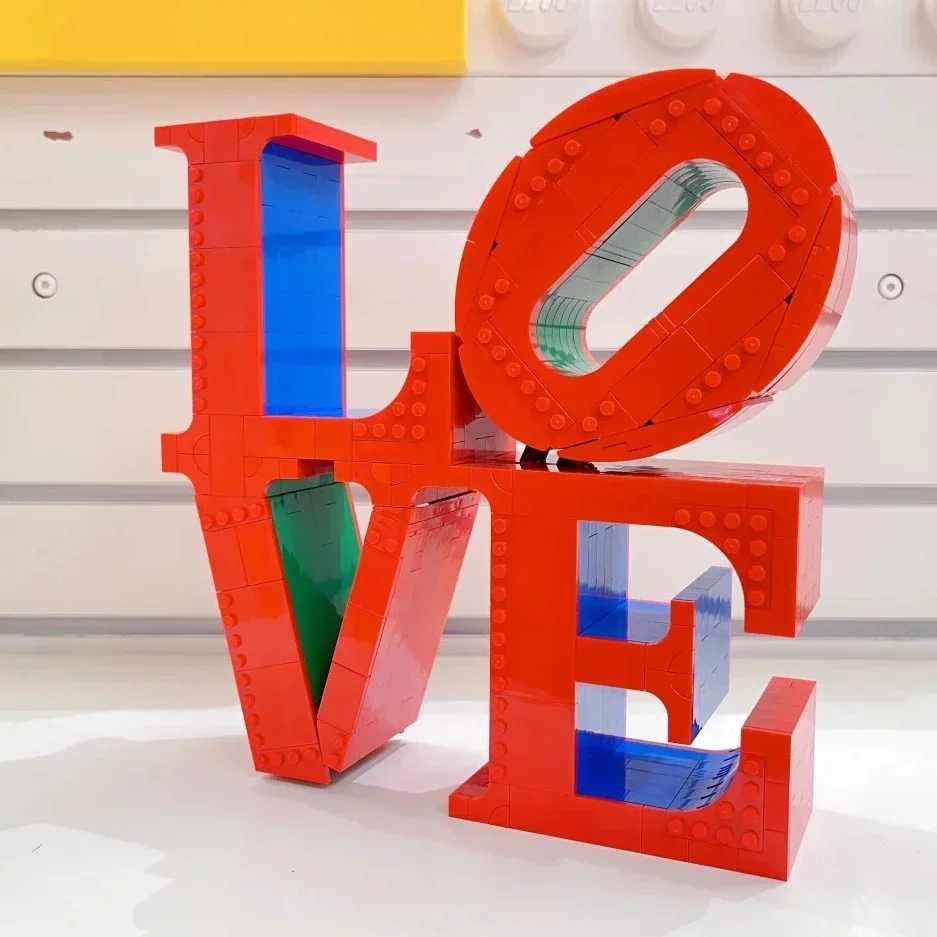 791pcs MOC New Creative Crafts LOVE Sculpture Art Model Building Blocks Bricks Home Decor Toys Boy Girl Romantic Birthday Gifts 
791pcs MOC New Creative Crafts LOVE Sculpture Art Model Building Blocks Bricks Home Decor Toys Boy Girl Romantic Birthday Gifts