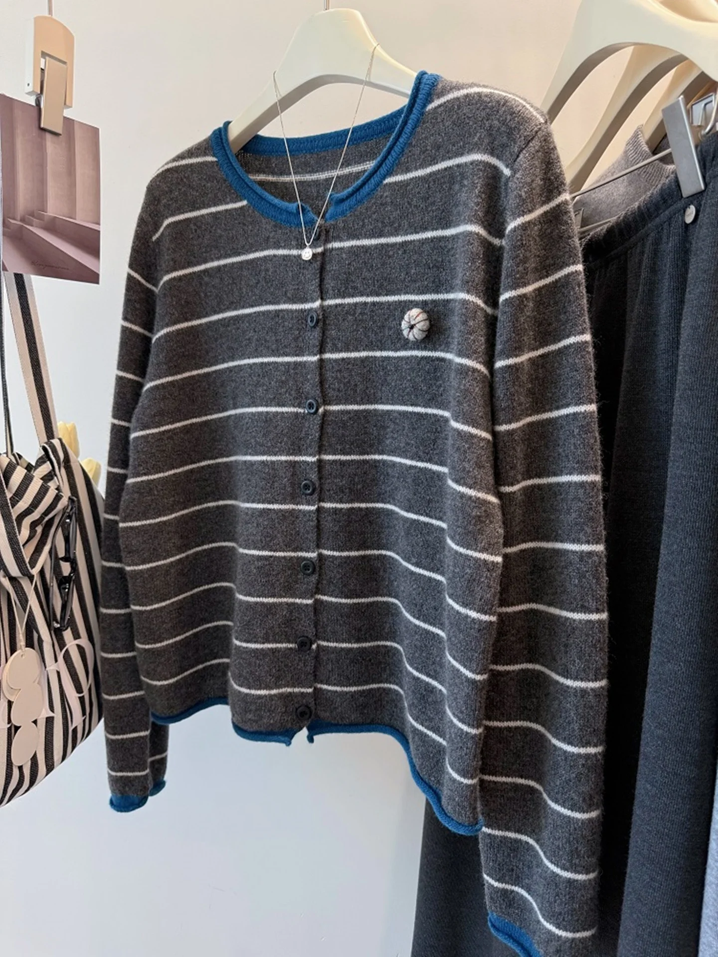 Striped Knitted Open Cardigan with Cuffed Long Sleeves round Neck Decorative Pumpkin Ball Autumn Sweater Jacket Color Block
Striped Knitted Open Cardigan with Cuffed Long Sleeves round Neck Decorative Pumpkin Ball Autumn Sweater Jacket Color Block