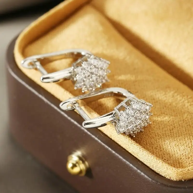 J78F Stylish Rhinestones Flower Earrings for Women Sparkling Cubic Zirconia Ear Rings
J78F Stylish Rhinestones Flower Earrings for Women Sparkling Cubic Zirconia Ear Rings
