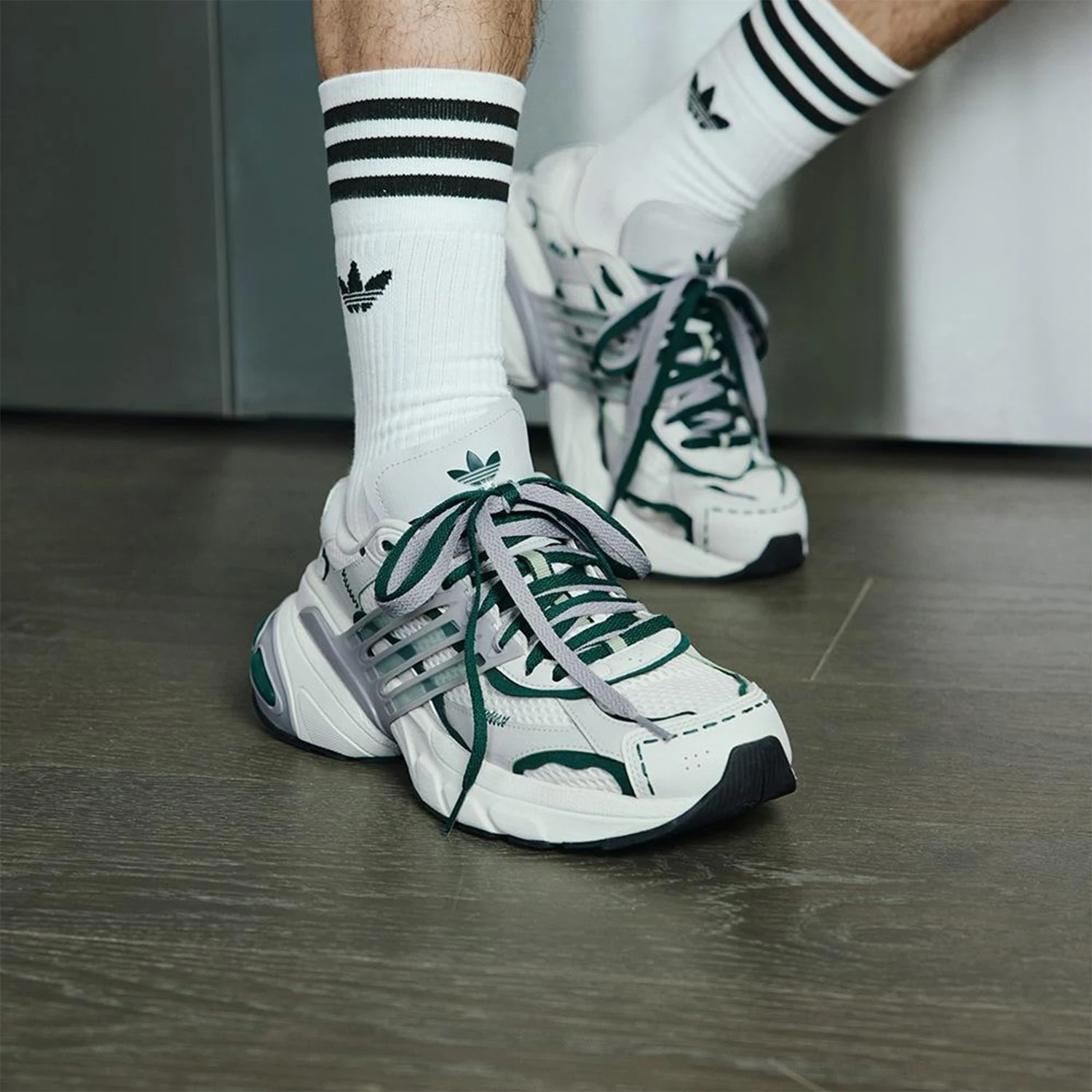 Adidas Originals Unisex Low-Top Chunky Sneakers JR7004
Adidas Originals Unisex Low-Top Chunky Sneakers JR7004