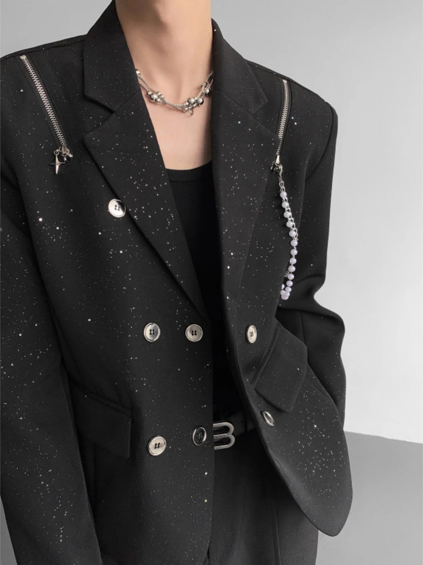 Мужской повседневный костюм Tianxing: пиджак с цепным декором, высококачественный, легкий, стильный, для отдыха, в западном стиле, верхняя одежда
Мужской повседневный костюм Tianxing: пиджак с цепным декором, высококачественный, легкий, стильный, для отдыха, в западном стиле, верхняя одежда