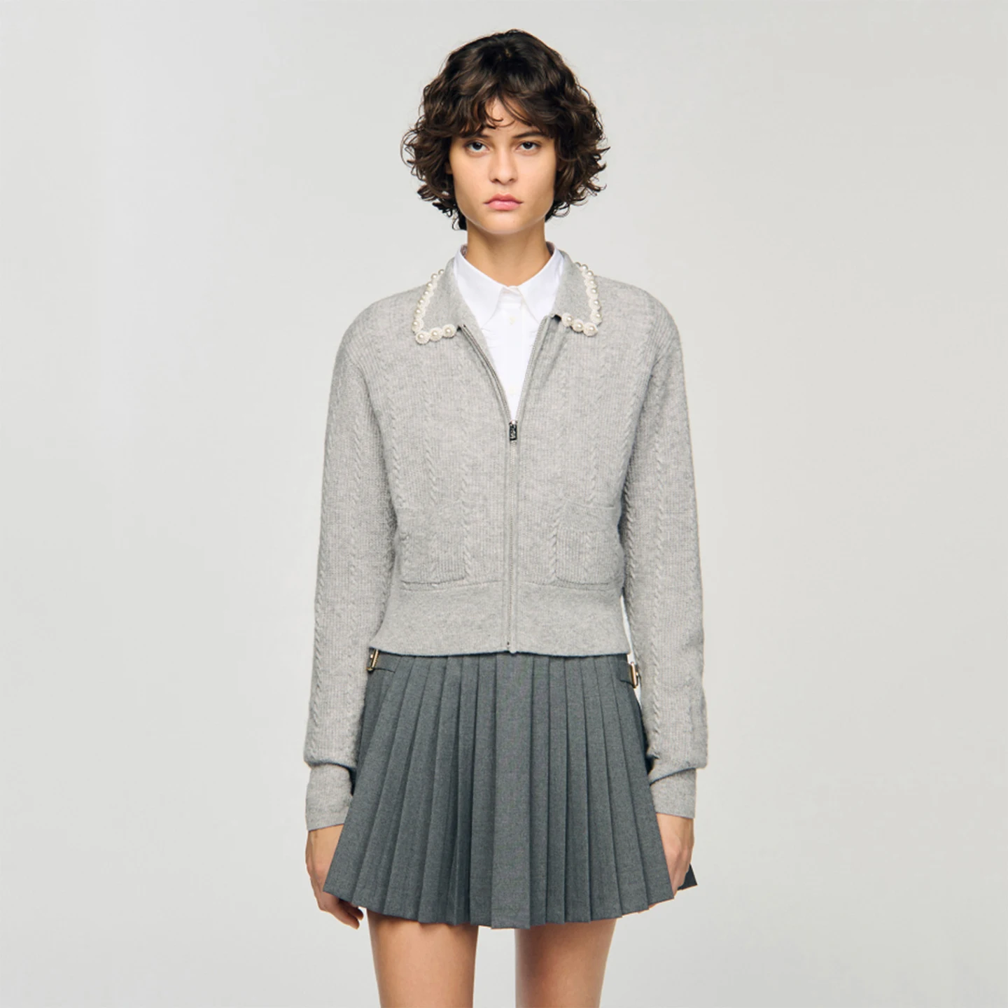 MaSande Осенне-зимний кардиган с воротником-стойкой, украшенный бисером, вязаный, на молнии, французский стиль, средней мягкости, с длинными рукавами
MaSande Осенне-зимний кардиган с воротником-стойкой, украшенный бисером, вязаный, на молнии, французский стиль, средней мягкости, с длинными рукавами