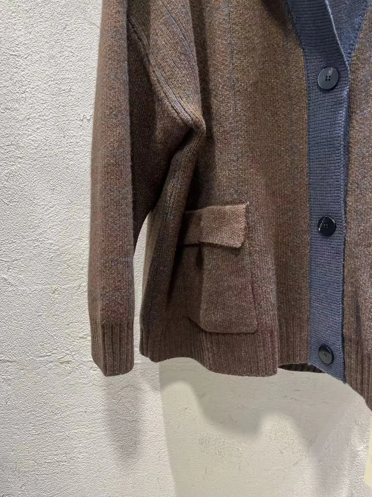 Шерстяной вязаный свитер Ele с воротником-стойкой, средней длины, приталенный, осенне-зимняя модная новинка
Шерстяной вязаный свитер Ele с воротником-стойкой, средней длины, приталенный, осенне-зимняя модная новинка