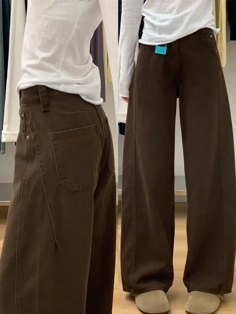 Женские широкие джинсы-брюки с высокой талией и прямыми штанинами, свободного кроя, коричневые, осенне-зимняя коллекция
Женские широкие джинсы-брюки с высокой талией и прямыми штанинами, свободного кроя, коричневые, осенне-зимняя коллекция