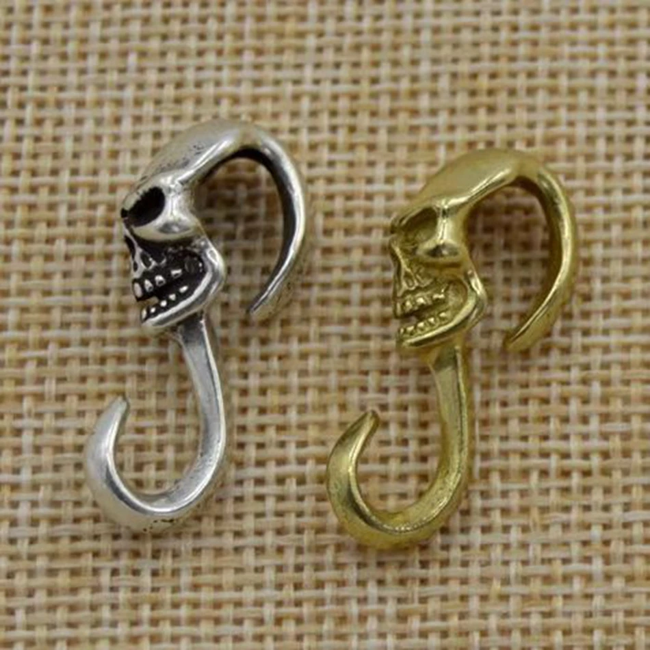 Leather craft hardware accessories, hand-crafted cast skull head S-hook wrist strap accessories, 2 pieces per pack
Leather craft hardware accessories, hand-crafted cast skull head S-hook wrist strap accessories, 2 pieces per pack
