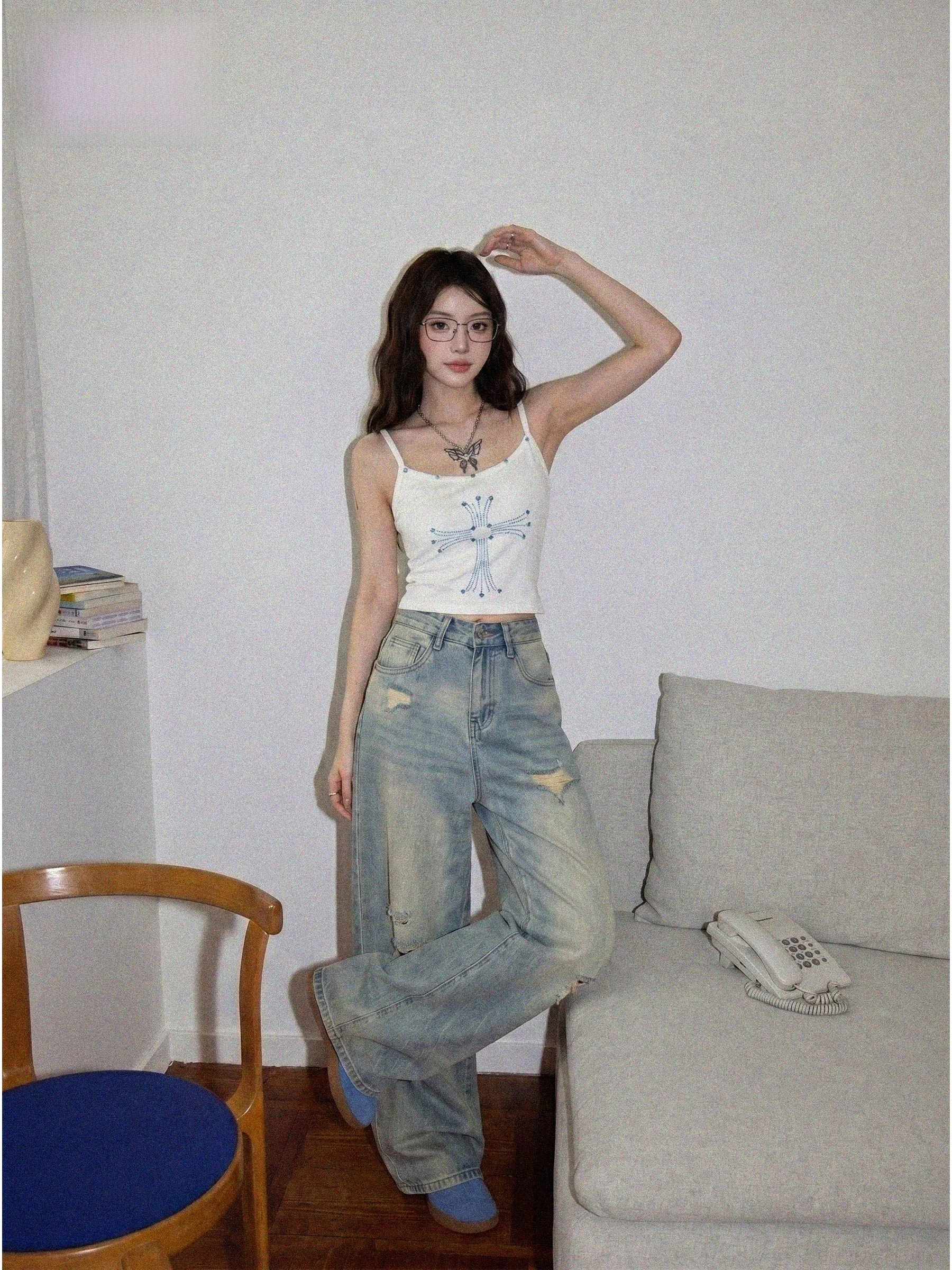 American Style High Waist Wide Leg Jeans Women's Summer Loose Slimming Hole Design Straight Cut Pants Casual Loose Fit
American Style High Waist Wide Leg Jeans Women's Summer Loose Slimming Hole Design Straight Cut Pants Casual Loose Fit