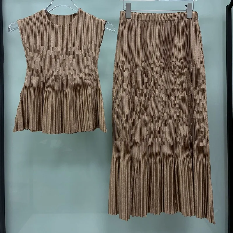Miyake Original Glossy Pleated Skirt Set Plisse 2026 Summer New 2-Piece Set Pleats Sleeveless Fold Top + Fashionable Skirt Set
Miyake Original Glossy Pleated Skirt Set Plisse 2026 Summer New 2-Piece Set Pleats Sleeveless Fold Top + Fashionable Skirt Set