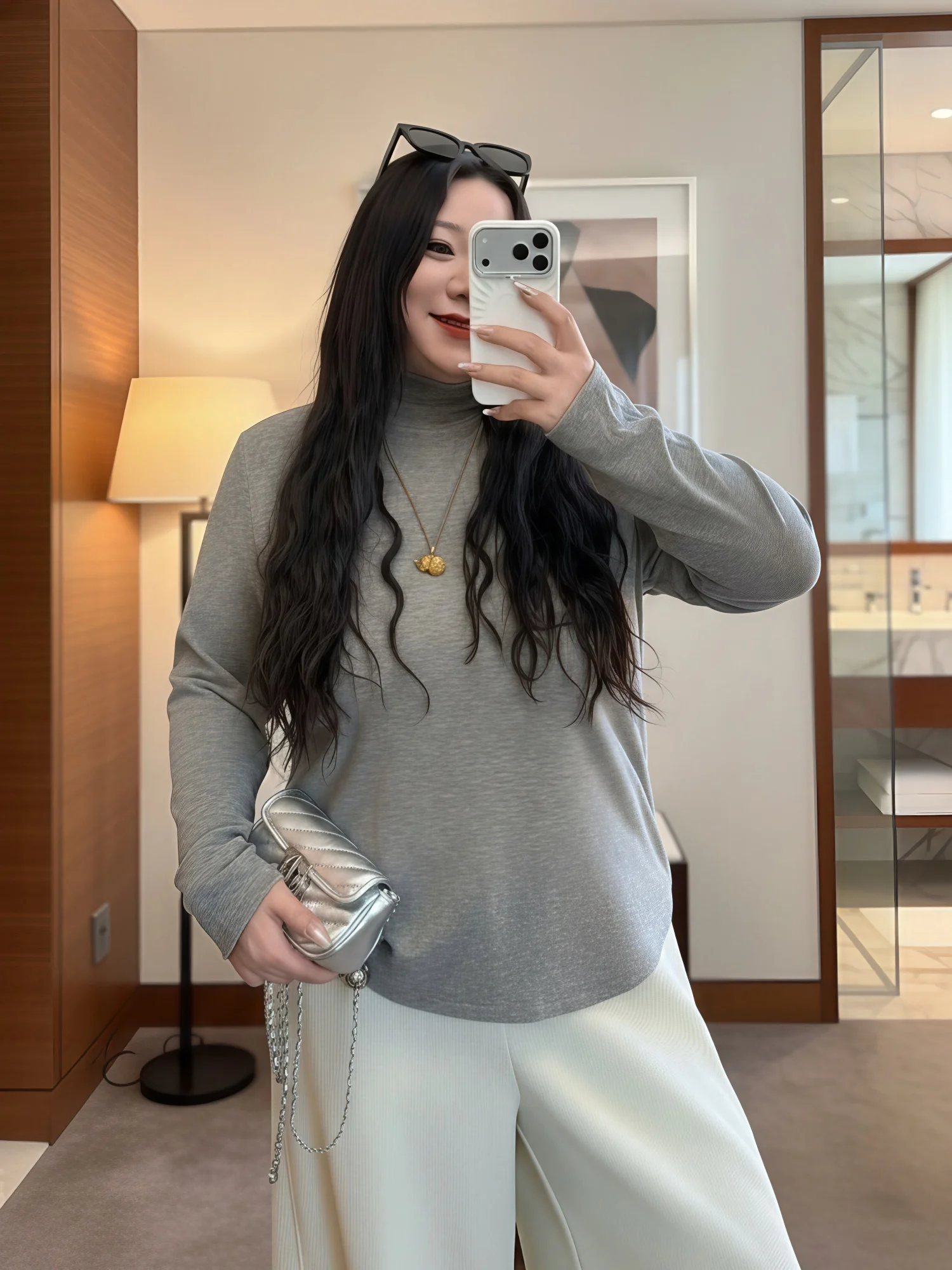 Женская повседневная кофта больших размеров с длинным рукавом и высоким воротником, базовый слой, осень-зима, новая корейская версия, приталенная, для работы и повседневной носки
Женская повседневная кофта больших размеров с длинным рукавом и высоким воротником, базовый слой, осень-зима, новая корейская версия, приталенная, для работы и повседневной носки