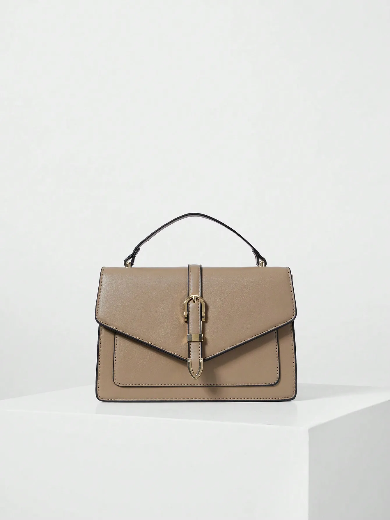 Lightweight Square PU Bag, Business Casual Style with Random Metal Buckles. Ideal for Girls, Students & Office Workers, Perfect for Commute, Travel & Gifting.
Lightweight Square PU Bag, Business Casual Style with Random Metal Buckles. Ideal for Girls, Students & Office Workers, Perfect for Commute, Travel & Gifting.