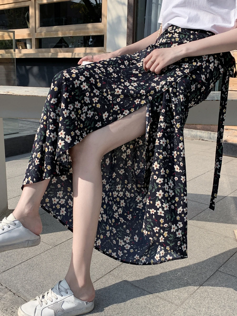 Bohemian Floral One-Piece Halter Neck Dress Women's Summer 2026 New Style Wraparound Skirt High Waist Poly Fiber
Bohemian Floral One-Piece Halter Neck Dress Women's Summer 2026 New Style Wraparound Skirt High Waist Poly Fiber