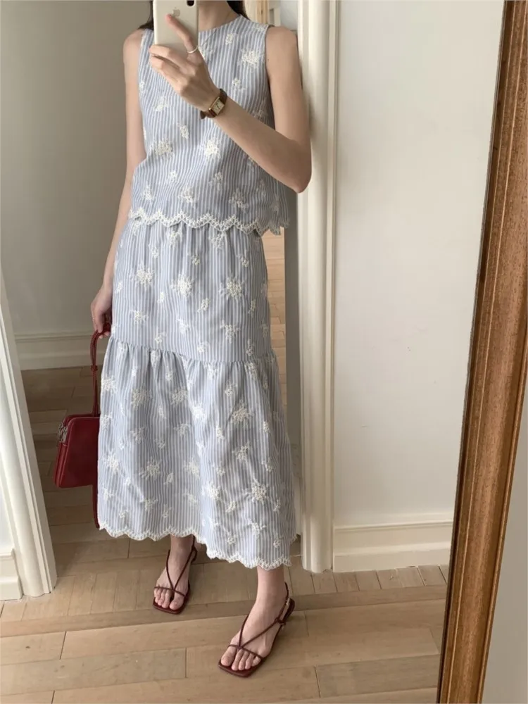 Blue Striped Embroidered Skirts Set Woman 2025 New Summer Elegant Chic Korean Sleeveless Tank Top Shirt+High Waist Long Skirt
Blue Striped Embroidered Skirts Set Woman 2025 New Summer Elegant Chic Korean Sleeveless Tank Top Shirt+High Waist Long Skirt