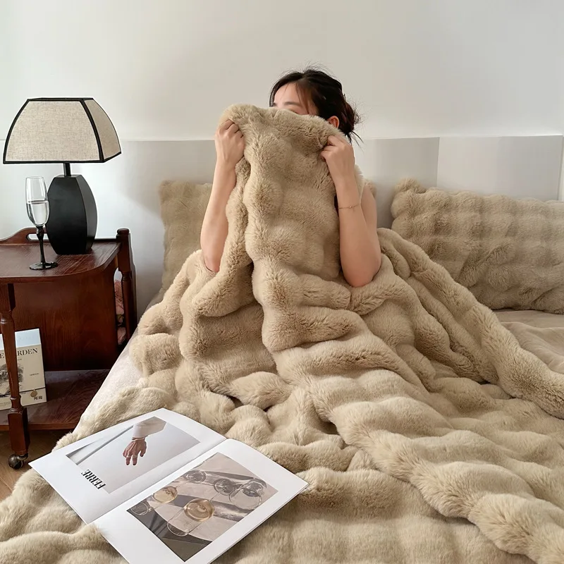 Thickened Winter Rabbit Velvet Four-Piece Set Pure Color Milk Velvet Warm Double-Sided Fur Skunk Rabbit Hair Bedding
Thickened Winter Rabbit Velvet Four-Piece Set Pure Color Milk Velvet Warm Double-Sided Fur Skunk Rabbit Hair Bedding